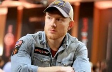 Jason Koon领跑WSOP线上扑克玩家锦标赛决赛桌~